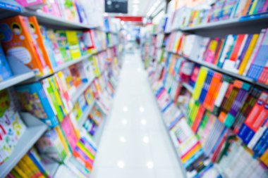 Süpermarkette rafdergilerde Bokeh Soyut arka plan