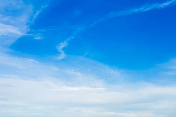 Γαλάζιο Ουρανό Υφή Φόντο Λευκά Σύννεφα — Φωτογραφία Αρχείου