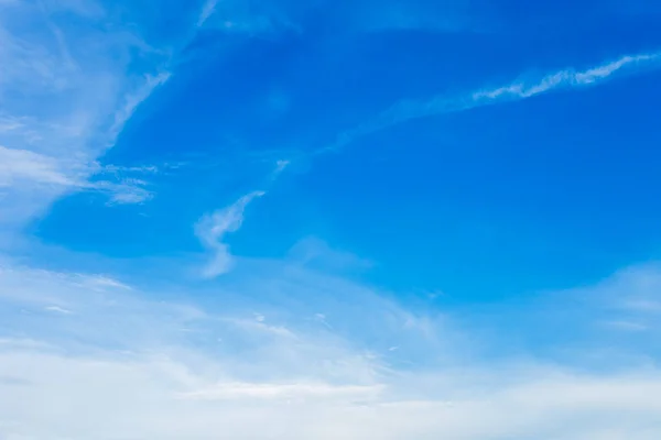 Cielo Blu Sfondo Texture Con Nuvole Bianche — Foto Stock