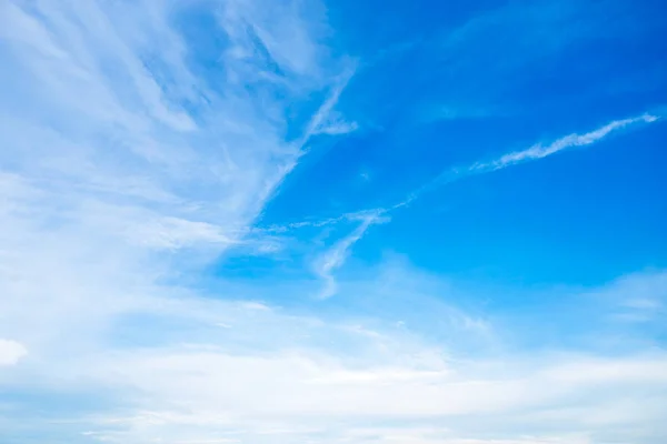 Cielo Blu Sfondo Texture Con Nuvole Bianche — Foto Stock