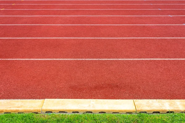 Białe Linie Stadionu Tekstury Biegania Tor Wyścigowy Czerwone Gumowe Tory — Zdjęcie stockowe