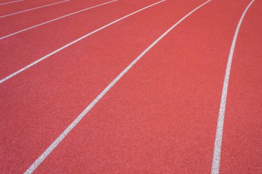 Stadyum beyaz hatları ve açık stadyumda yarış pisti kırmızı kauçuk yarış pistleri doku 8 parça ve yeşil çim alanı, parça ile boş atletizm Stadyumu vardır.