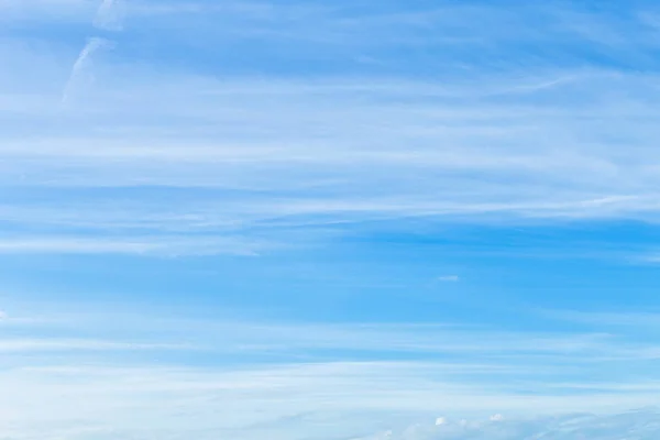 Текстура Синього Неба Фону Білими Хмарами — стокове фото