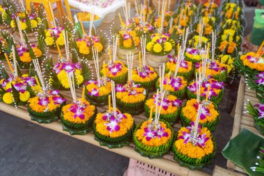 Loy Kratong Festiv için muz yaprağı ile yüzen sepet Kratong