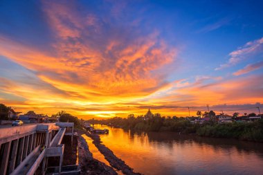 Tapınakta Raft Village doğal akşam (Tay dili: Wat Chan West) bir Budist Tapınağı (Tay dili: Wat) bu büyük bir turist cazibe Phitsanulok, Tayland.