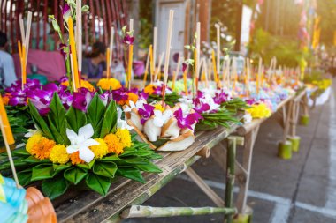 Loy Kratong Festiv için muz yaprağı ile yüzen sepet Kratong
