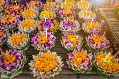 Loy Kratong Festiv için muz yaprağı ile yüzen sepet Kratong