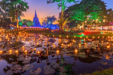 Sukhothai Co Lamplighter Loy Kratong Festivali Sukhothai H at
