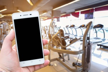 Yakın çekim Erkekler el basılı akıllı telefon bulanık görüntüler dokunmatik kullanın