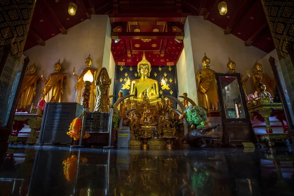 Όμορφα Αγάλματα Του Χρυσού Βούδα Στο Βατ Πρα Κροταλια Μαχανς — Φωτογραφία Αρχείου