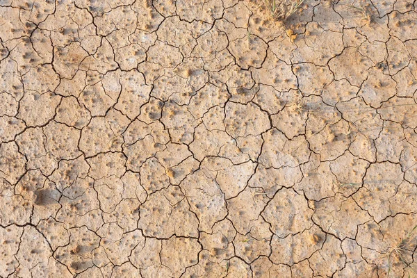 Suelo seco marrón o fondo de textura de suelo agrietado. — Foto de Stock