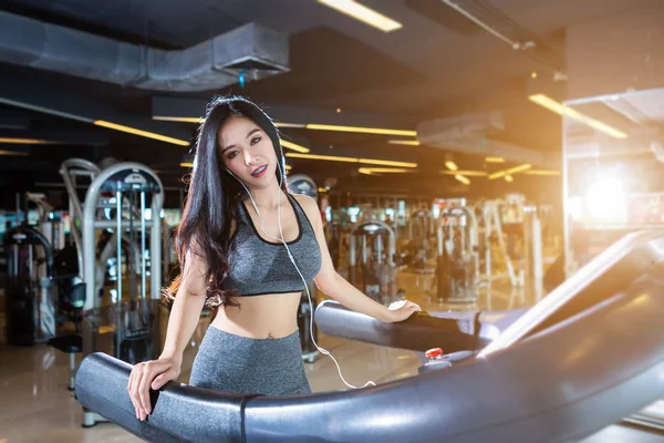 Fitness Asian women performing doing exercises training the run — Stock Photo, Image
