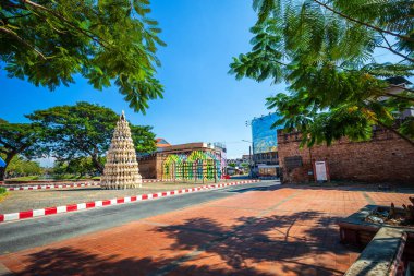 Chiang Mai Kapısı eski şehir antik duvar ve hendek (chang phuak kapısı