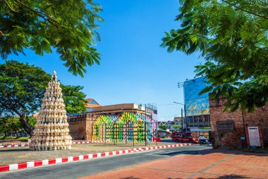 Chiang Mai Kapısı eski şehir antik duvar ve hendek (chang phuak kapısı