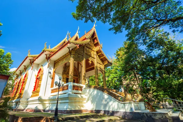 Wat Chet Yot, sete pagode templo É um grande atrativo turístico — Fotografia de Stock