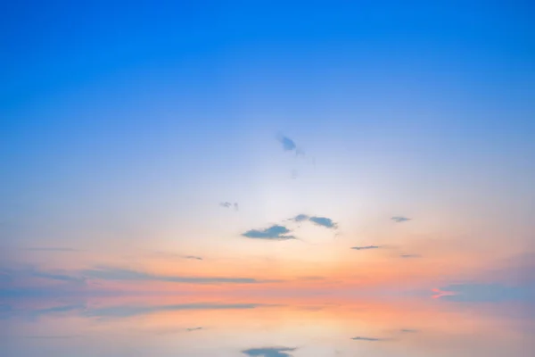 Kék drámai naplemente ég textúra háttér. — Stock Fotó