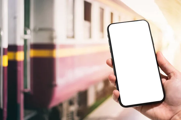 Primer plano del uso femenino Sostener las imágenes borrosas de teléfonos inteligentes de mano para — Foto de Stock