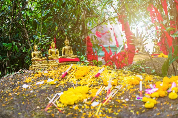 Buddha statue beautiful On the way up at The stone with the foot — Stock Photo, Image