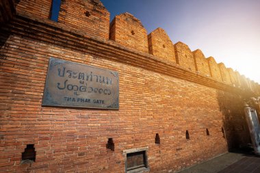 Tha Phae Kapısı Chiang Mai eski şehir antik duvar ve Chian hendek