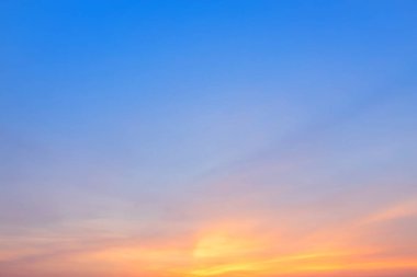 mavi dramatik günbatımı gökyüzü doku arka plan.