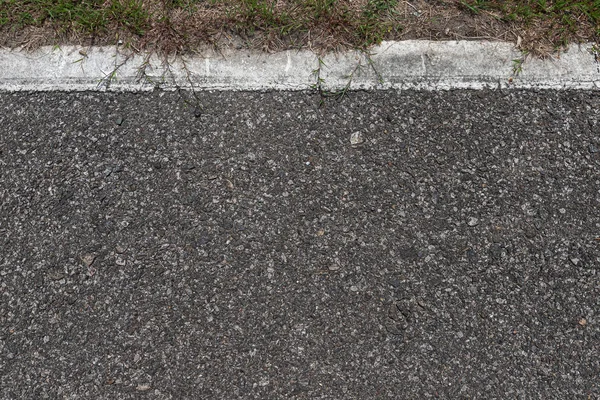 Asphalt road with stripes and green grass texture Background,emp — Stock Photo, Image