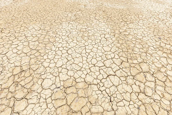 Suelo seco marrón o fondo de textura de suelo agrietado. — Foto de Stock