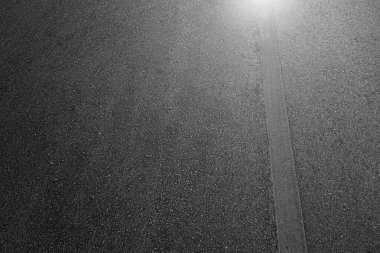 İşaretçizgileri beyaz çizgili doku Arka Plan ile asfalt yol