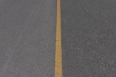 İşaretçizgileri beyaz çizgili doku Arka Plan ile asfalt yol