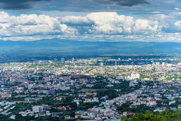 チェンマイ 2020年6月9日 街中の街並みが広がる山の中の景色 タイのチェンマイの — ストック写真