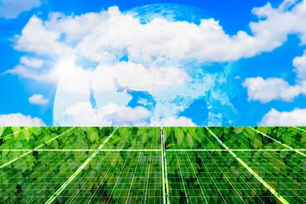 Texture Foglie Verdi Pannello Solare Fotovoltaico Con Terra Cielo Azzurro — Foto Stock