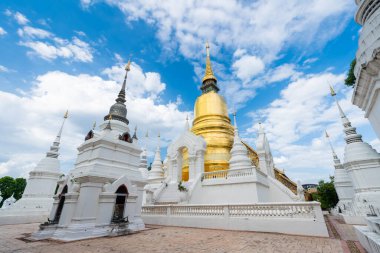 Wat Suan Dok, Chiang Mai Kuzey Tayland 'da günbatımında bir Budist tapınağıdır (Wat)..