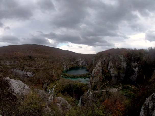 Upływ czasu wodospadu kaskadowego scenerii w jeziorach Plitwickich, Chorwacja. — Wideo stockowe