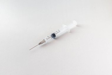 Bazı şırıngalar, tıbbi iğneler, hastane ekipmanları Covid-19 salgını sırasında birçok hastane ve sağlık merkezinde çok kullanıldı..