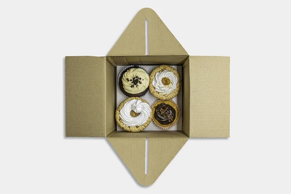 Cupcakes Διαφορετικών Γεύσεων Μέσα Στη Συσκευασία Για Παραδόσεις — Φωτογραφία Αρχείου