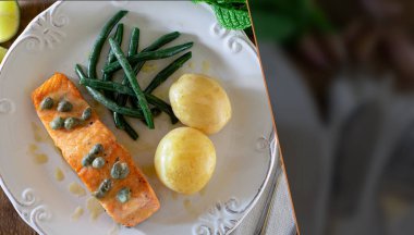 Kapari soslu ızgara somon fileto, patates, sarımsak, maydanoz ve yeşil fasulye. Seçici odaklanma. Mesaj için yer var. Üst görünüm.
