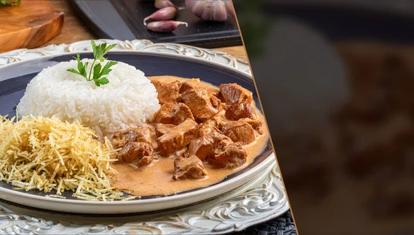 Galinha Stroganoff Com Arroz Batatas Fritas Espaço Para Texto — Fotografia de Stock