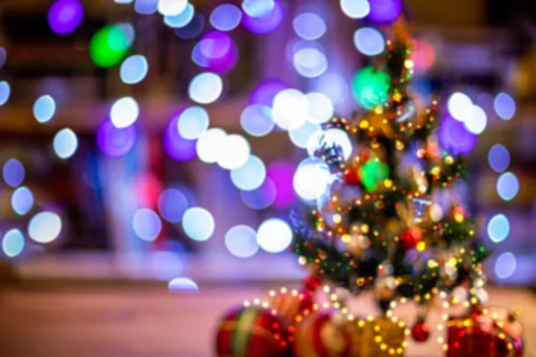 Lichter Und Weihnachtsbaum Auf Buntem Defokussiertem Hintergrund — Stockfoto