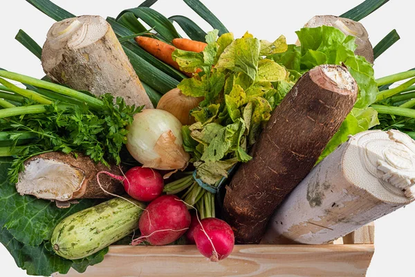 Деревянная Коробка Свежими Овощами Органической Зеленью Белом Фоне Биоорганические Продукты — стоковое фото