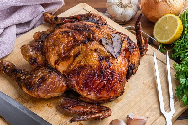 Roast Chicken Served Wooden Board Table — Stock Photo, Image