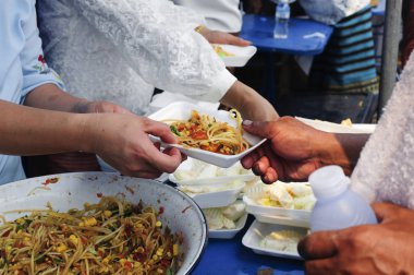 Beslenmenin Yardım Ettiği Yoksulluğun Sosyal Sorunları : Toplumda Açları Beslemek İçin Gönüllü: Toplumda Yoksullara Gıda Bağışı Kavramı