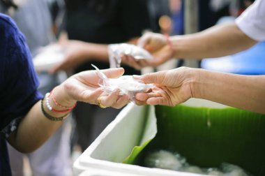 Ücretsiz gıda paraolmadan insanların umududur, İnsanlar bir adres yok : paylaşım kavramı
