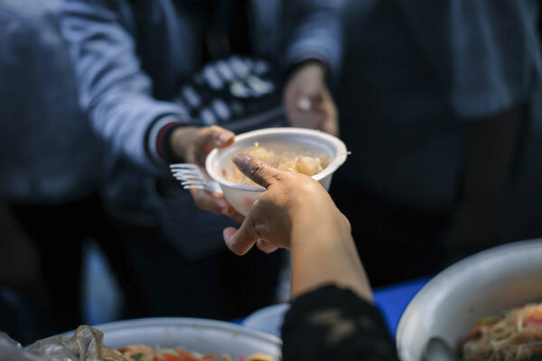 Общество, помогающее делиться едой с бедными: понятие голода
