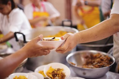 Yoksullara bedava yemek servisi