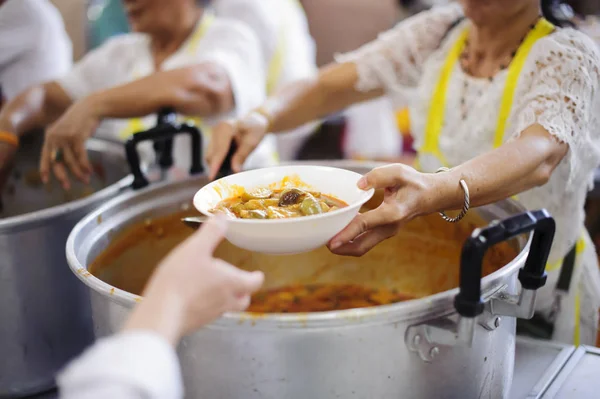 Nutrire Poveri Nelle Mani Mendicante Concetto Fame Povertà — Foto Stock