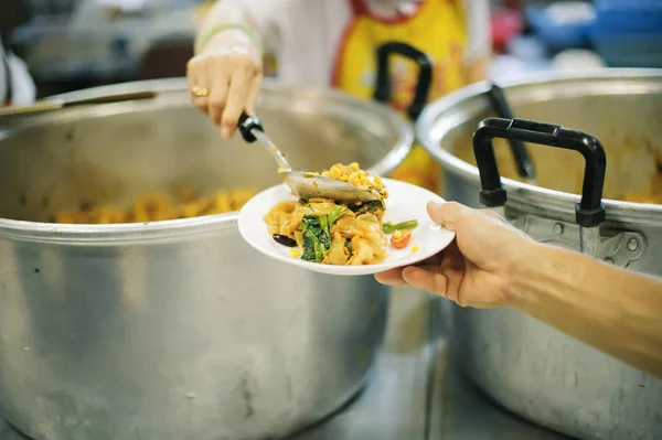 Бесплатная Еда Использование Остатков Питания Голодающих Концепция Благотворительной Пищи — стоковое фото