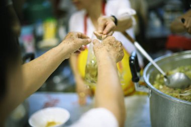 Yoksullara Sevgi ve Umutla Gıda Bağışı : Gıda Paylaşımı Kavramı