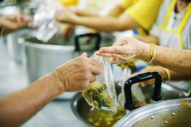 Yoksullar için gıda paylaşımı kavramı açlığı hafifletmek için