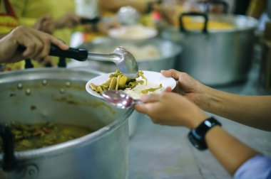 Bağış aç insanlar için mücadele için bir umut : Bakım kavramı