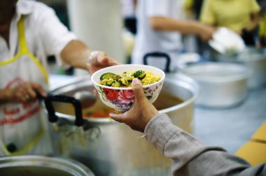 Yiyecek vererek toplumdaki diğer insanların bakımı, Umut Olmadan Vermek : Kötü Bakım Kavramı