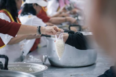 Gönüllü ellerden evsiz lere yiyecek paylaşımı : Beslenme kavramı